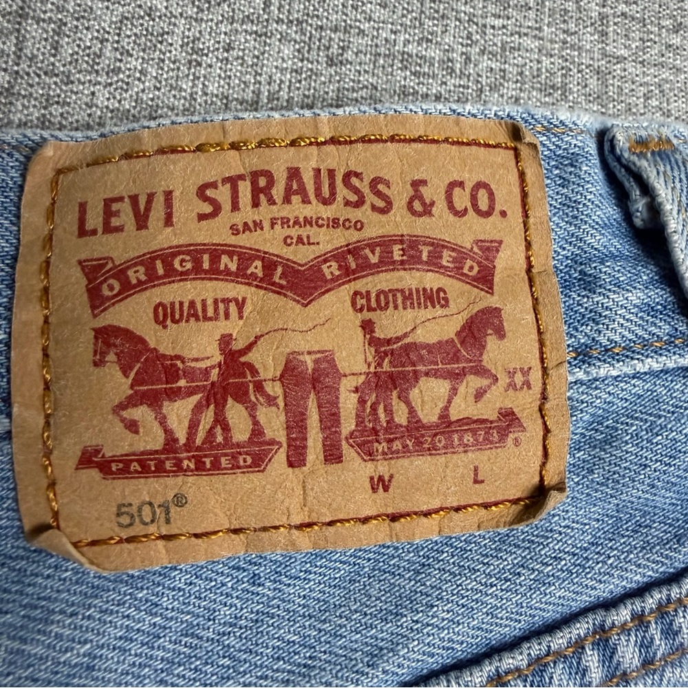 Levi's 501 High Rise Cut Off‎ Denim Shorts W26 Light Wash Distressed Frayed Hem - Picture 3 of 13